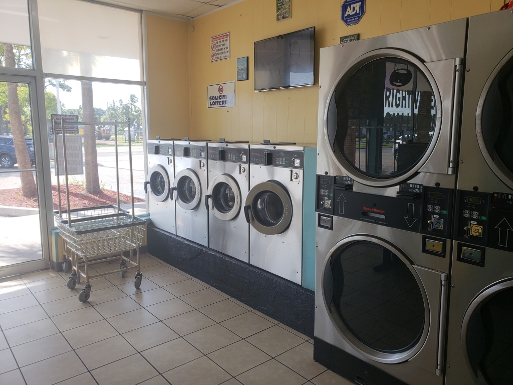 North Fort Myers Laundry for Sale SOLD